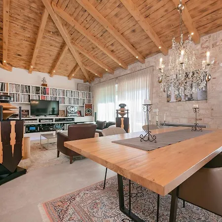 Luxurious Child-friendly With Jacuzzi In Tar Villa *