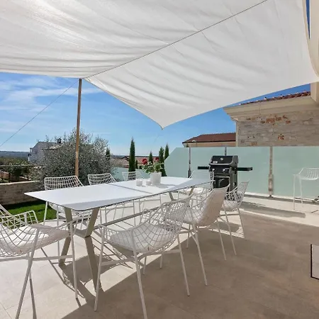 Luxurious Child-friendly With Jacuzzi In Tar *