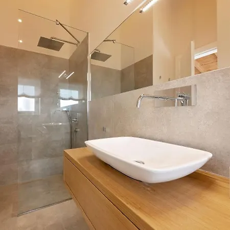 Luxurious Child-friendly With Jacuzzi In Tar Villa Frata