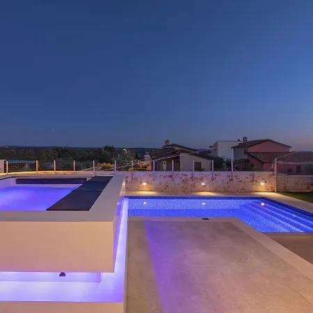 Luxurious Child-friendly With Jacuzzi In Tar
